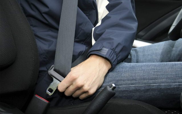 Không thắt dây an toàn bị phạt bao nhiêu? Bị tước bằng lái hay không?